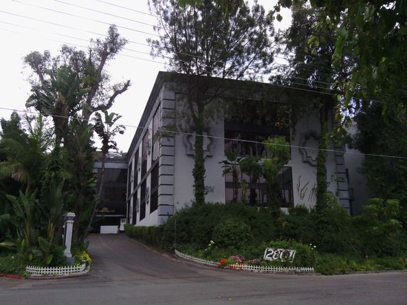 GREAT LAYOUT, TWO PRIVATE OFFICES WITH WINDOWS, LARGE BULLPEN/RECEPTION